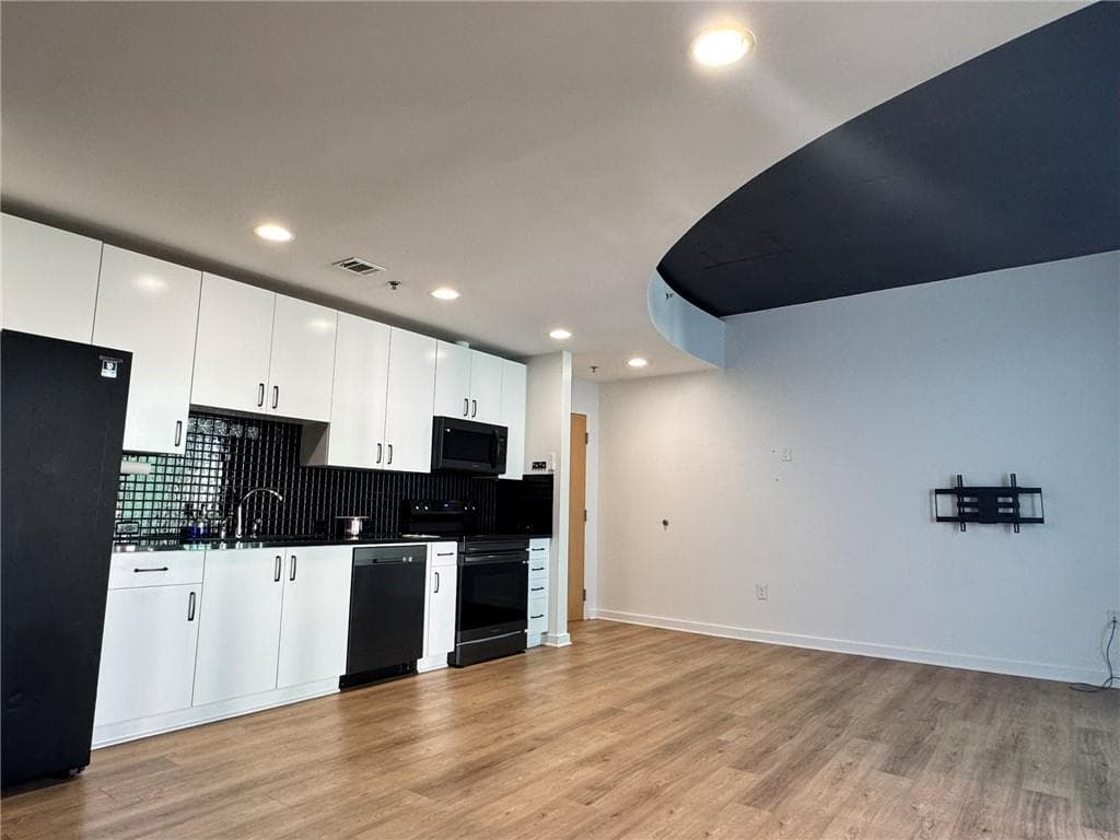 1 bedroom, 1 bathroom, 827 sq ft condominium for sale at 250 Pharr Road 601, Atlanta, GA 30305 — photo 6