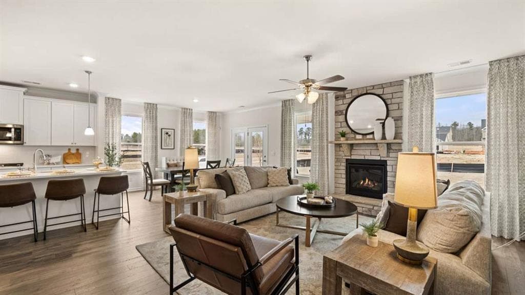 4 bedroom, 3 bathroom, 3,110 sq ft single family residence for sale at 85 Townsend Drive, Senoia, GA 30276 — photo 6
