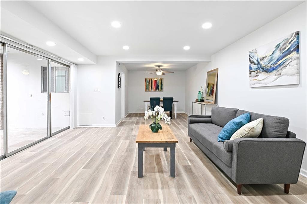 2 bedroom, 2 bathroom, 1,166 sq ft condominium for rent at 4300 Roswell Road 34, Atlanta, GA 30342 for $1,800 a month — photo 3