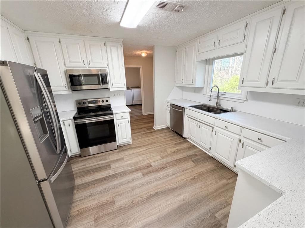 4 bedroom, 3 bathroom, 2,234 sq ft single family residence for sale at 1965 Deer Creek Trail, Buford, GA 30519 — photo 2