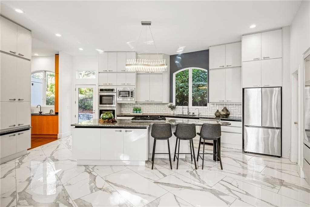 3 bedroom, 5 bathroom, 6,151 sq ft single family residence for sale at 35 Robin Hood Road, Atlanta, GA 30309 — photo 10