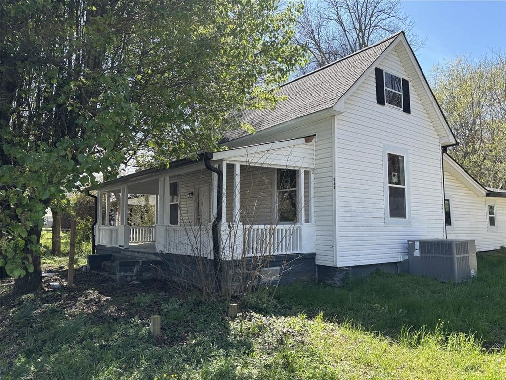 3 bedroom, 2 bathroom, 1,770 sq ft single family residence under contract at 361 Atlanta Highway, Rockmart, GA 30153