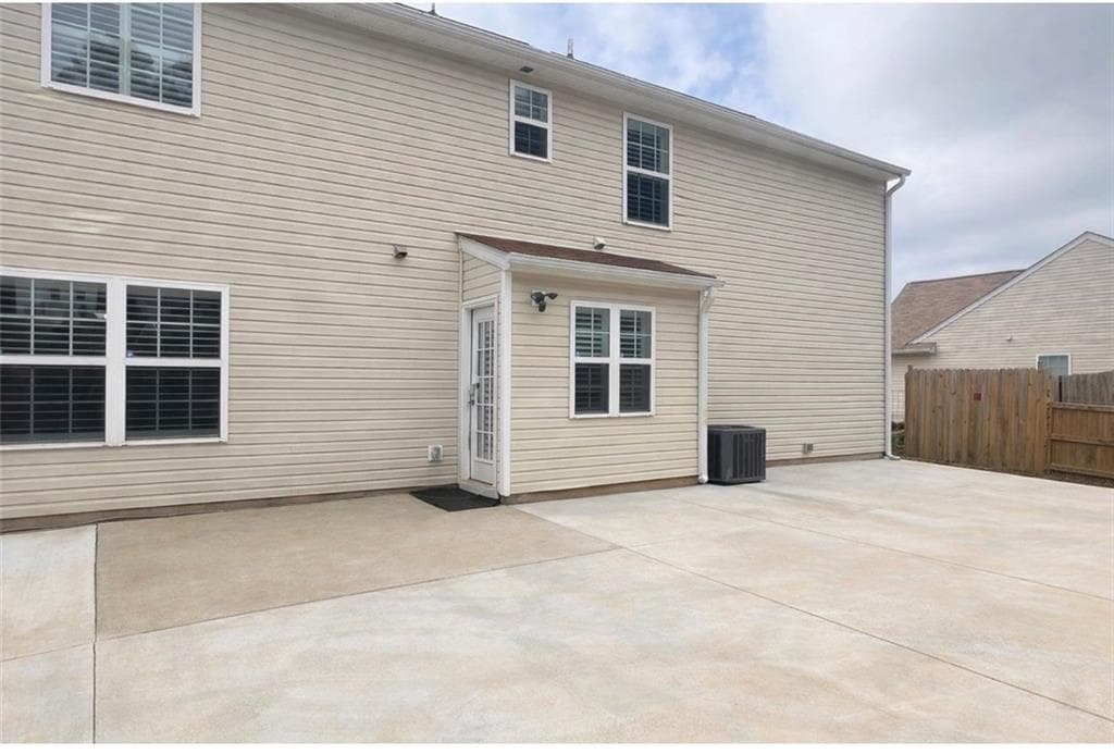 3 bedroom, 3 bathroom, 1,957 sq ft single family residence under contract at 925 Downing Drive, Bethlehem, GA 30620 — photo 3