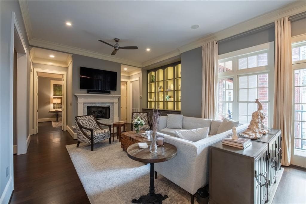 2 bedroom, 2 bathroom, 1,724 sq ft condominium sold at 77 Peachtree Place 506, Atlanta, GA 30309