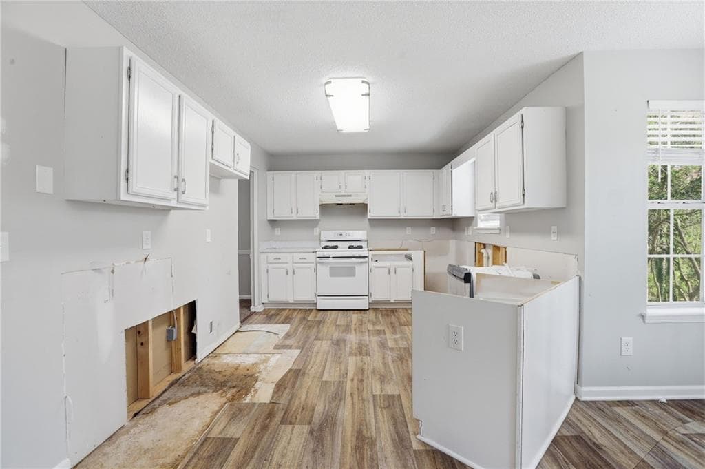 3 bedroom, 3 bathroom, 1,863 sq ft single family residence for sale at 1404 Chapel Hill Lane, Marietta, GA 30008 — photo 5