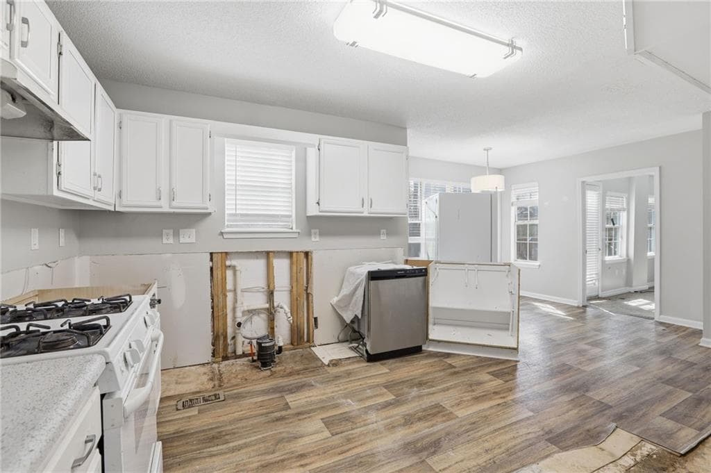 3 bedroom, 3 bathroom, 1,863 sq ft single family residence for sale at 1404 Chapel Hill Lane, Marietta, GA 30008 — photo 8