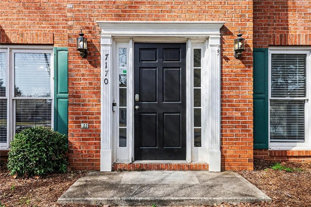 4 bedroom, 3 bathroom, 2,343 sq ft single family residence under contract at 7170 Threadstone Overlook, Duluth, GA 30097 — photo 3