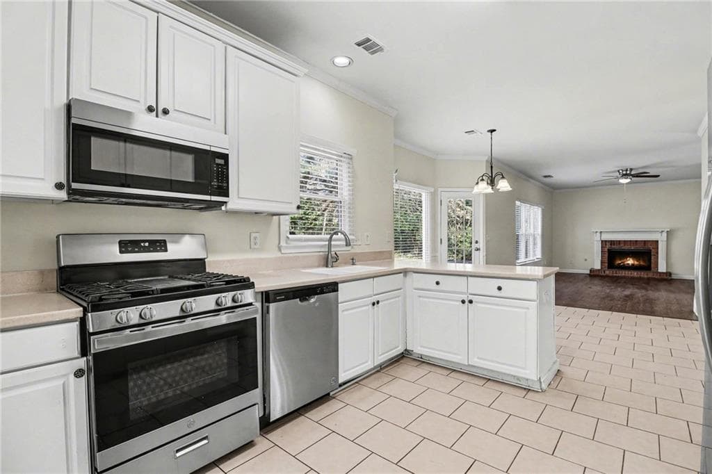 4 bedroom, 3 bathroom, 2,343 sq ft single family residence under contract at 7170 Threadstone Overlook, Duluth, GA 30097 — photo 9