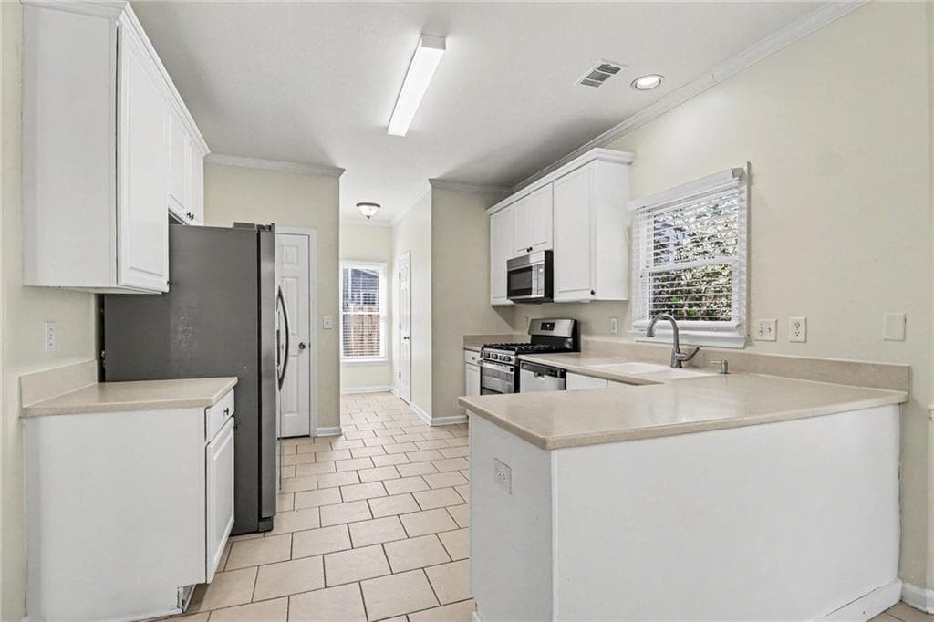 4 bedroom, 3 bathroom, 2,343 sq ft single family residence under contract at 7170 Threadstone Overlook, Duluth, GA 30097 — photo 10