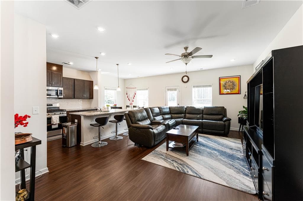 3 bedroom, 3 bathroom, 1,874 sq ft townhouse for sale at 1114 Chastain Drive, Sugar Hill, GA 30518 — photo 6