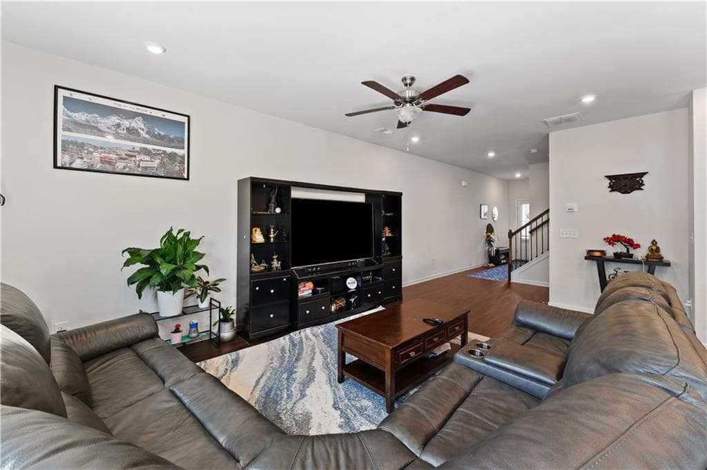 3 bedroom, 3 bathroom, 1,874 sq ft townhouse for sale at 1114 Chastain Drive, Sugar Hill, GA 30518 — photo 7
