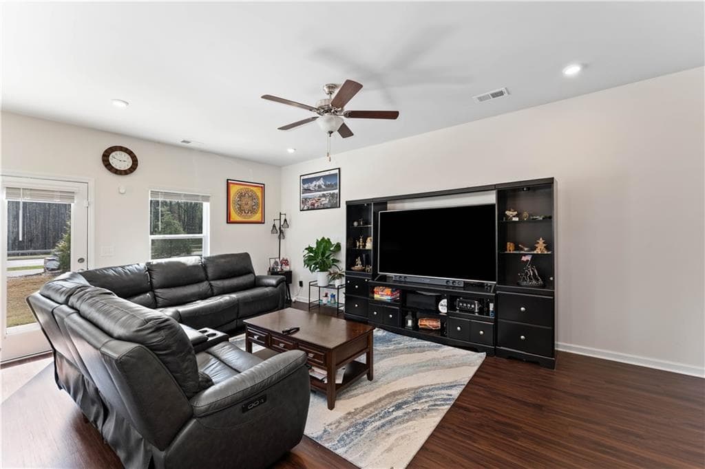 3 bedroom, 3 bathroom, 1,874 sq ft townhouse for sale at 1114 Chastain Drive, Sugar Hill, GA 30518 — photo 8