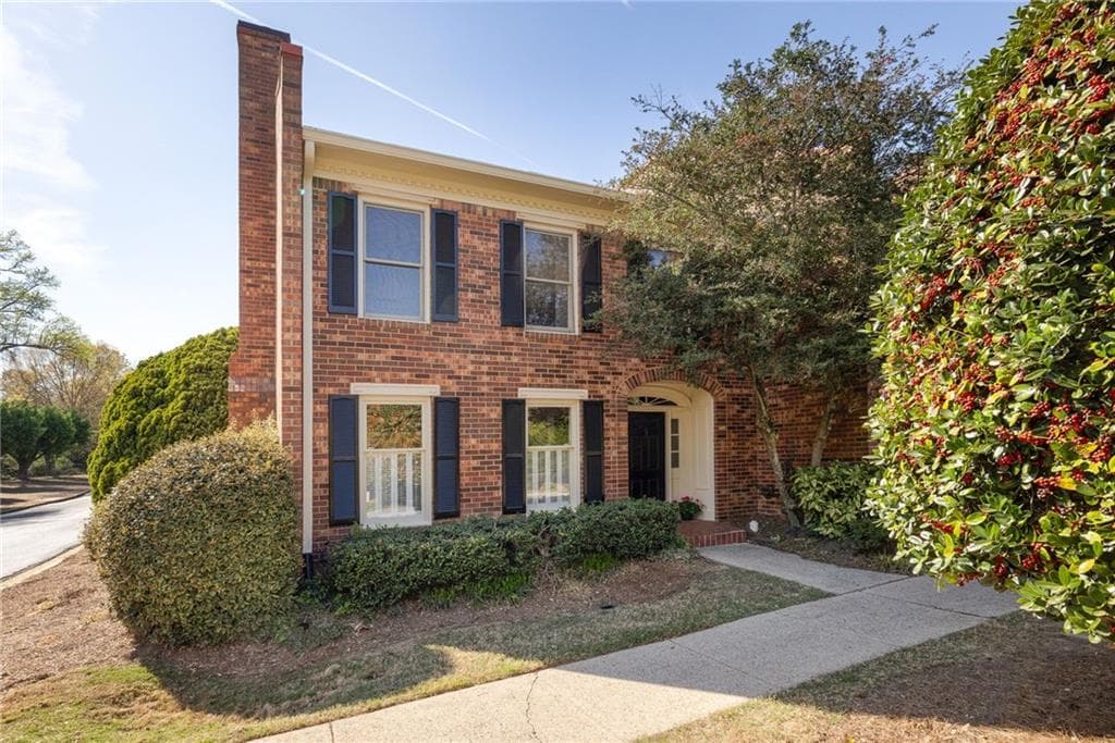 3 bedroom, 3 bathroom, 1,400 sq ft townhouse sold at 20 Stratford Hall Place, Atlanta, GA 30342