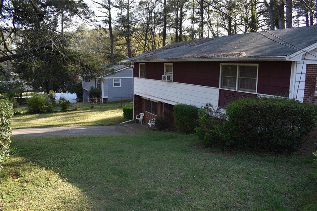 4 bedroom, 2 bathroom, 1,075 sq ft single family residence for sale at 3197 Pennington Circle, Atlanta, GA 30354 — photo 4