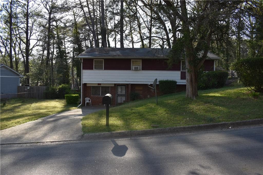 4 bedroom, 2 bathroom, 1,075 sq ft single family residence for sale at 3197 Pennington Circle, Atlanta, GA 30354 — photo 3