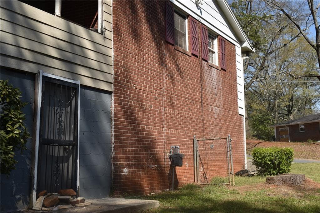 4 bedroom, 2 bathroom, 1,075 sq ft single family residence for sale at 3197 Pennington Circle, Atlanta, GA 30354 — photo 6
