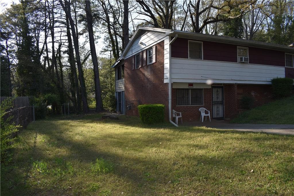 4 bedroom, 2 bathroom, 1,075 sq ft single family residence for sale at 3197 Pennington Circle, Atlanta, GA 30354 — photo 5