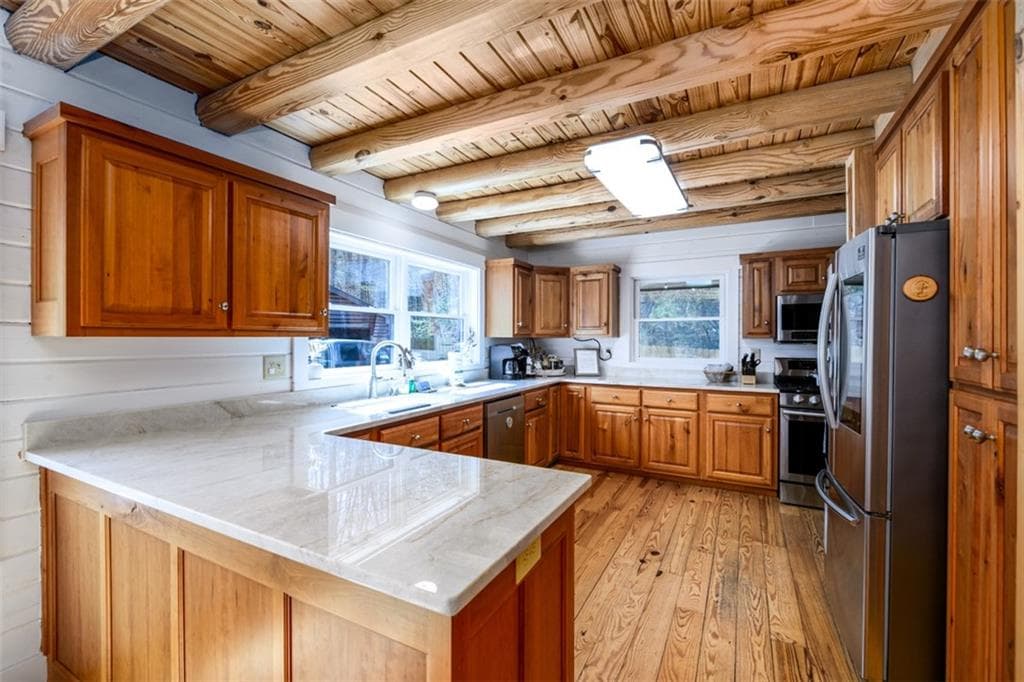 3 bedroom, 4 bathroom, 2,880 sq ft single family residence for sale at 91 Whispering Lake Way, Blue Ridge, GA 30513 — photo 3