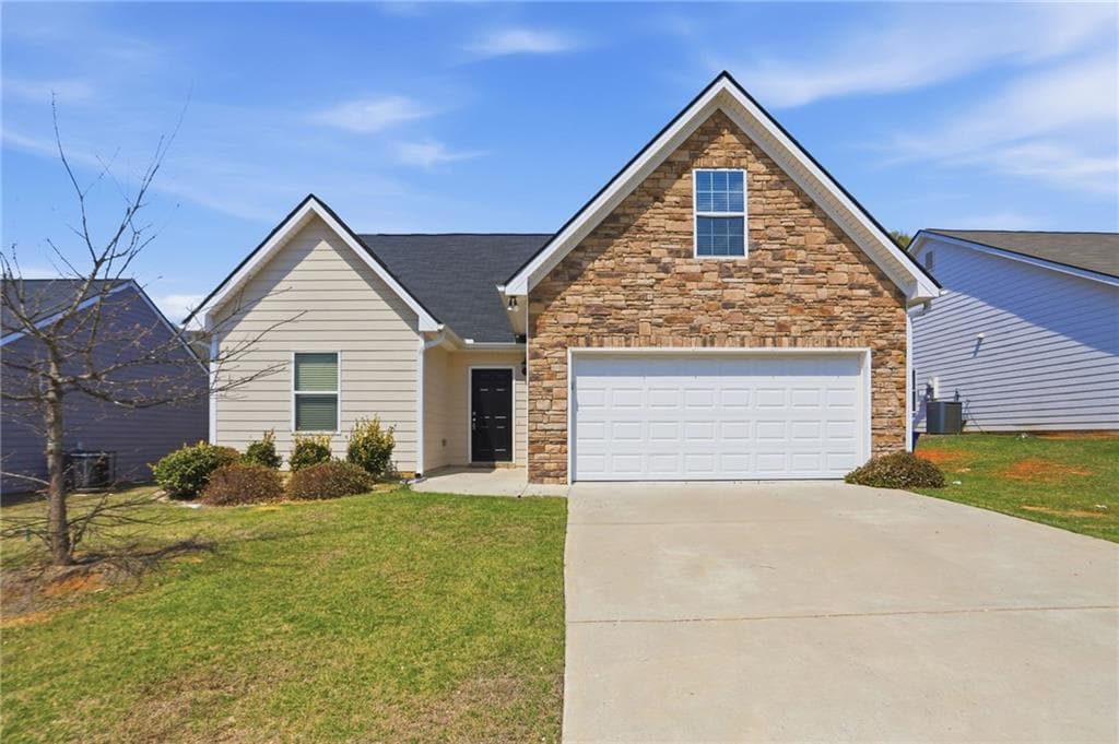 4 bedroom, 3 bathroom, 1,632 sq ft single family residence under contract at 133 W Lexington Avenue, Griffin, GA 30223 — photo 2