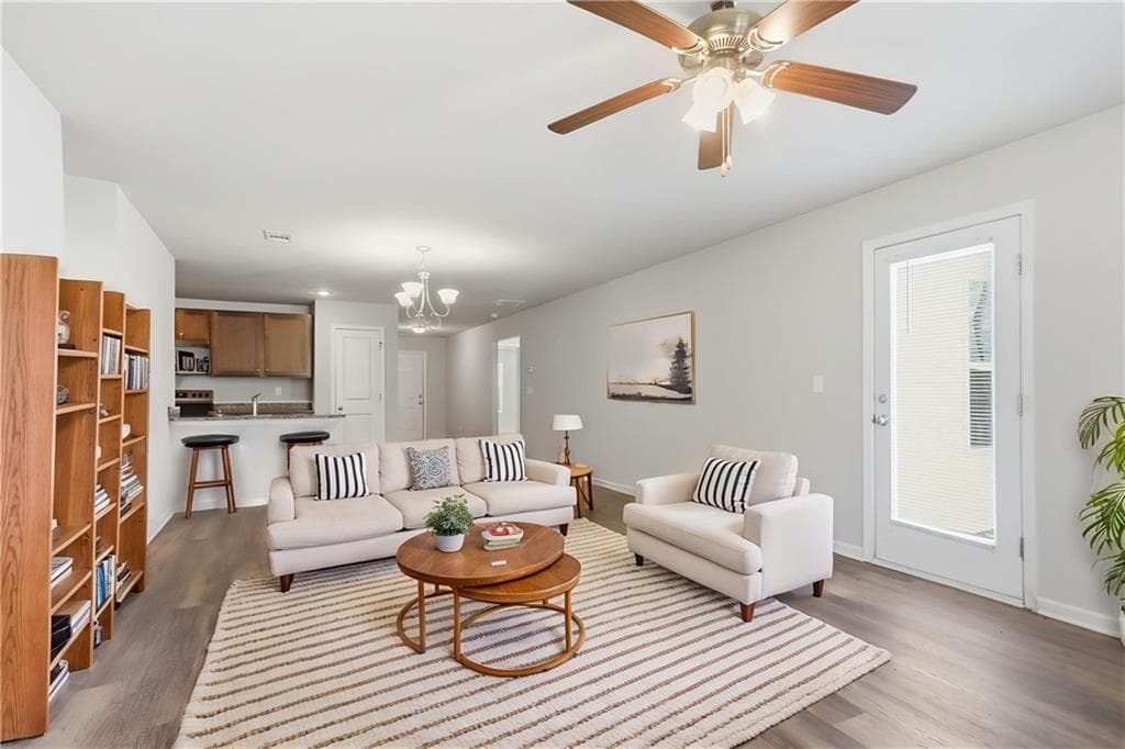 4 bedroom, 3 bathroom, 1,632 sq ft single family residence under contract at 133 W Lexington Avenue, Griffin, GA 30223 — photo 4