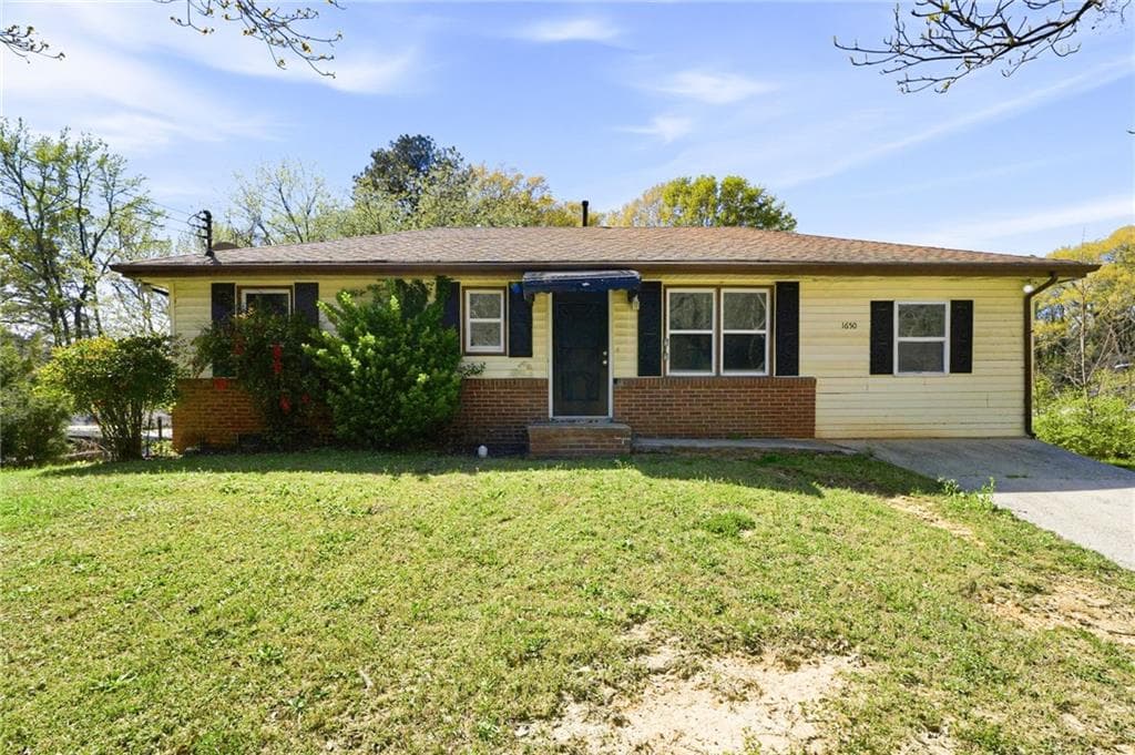 3 bedroom, 2 bathroom, 1,104 sq ft single family residence under contract at 1650 Bridgeport Drive, Atlanta, GA 30318