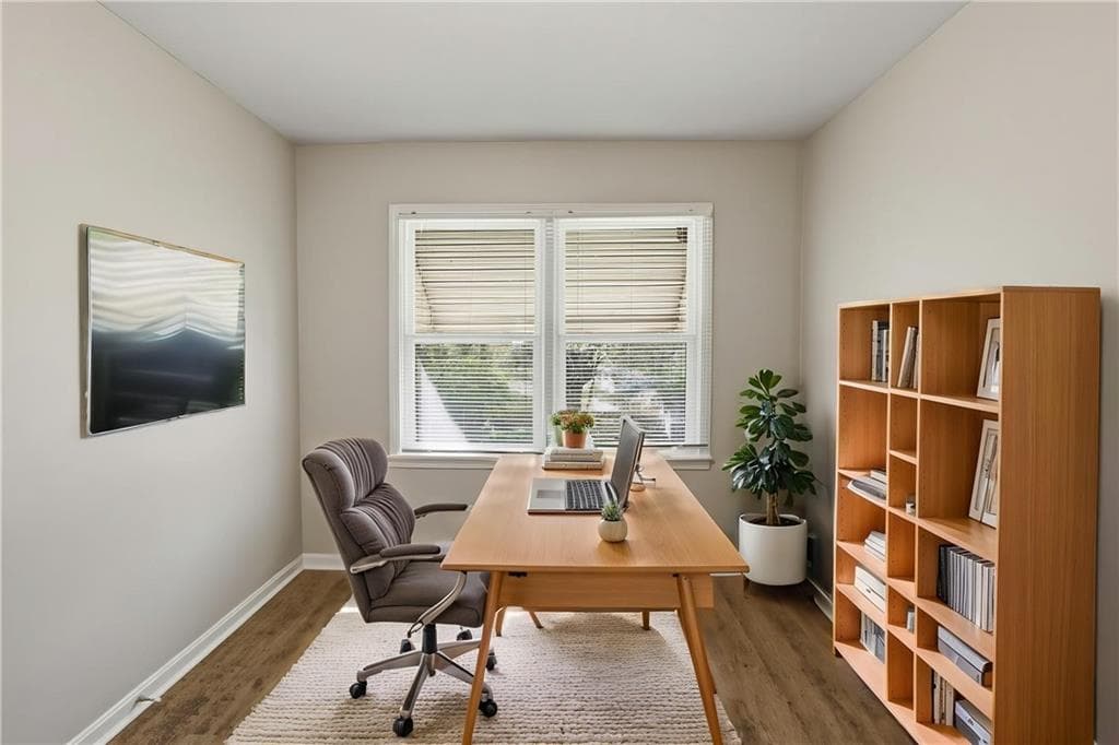 3 bedroom, 2 bathroom, 1,104 sq ft single family residence under contract at 1650 Bridgeport Drive, Atlanta, GA 30318 — photo 4
