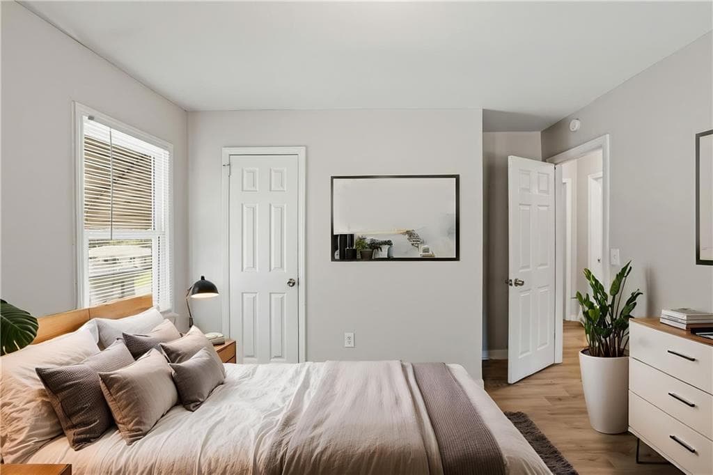 3 bedroom, 2 bathroom, 1,104 sq ft single family residence under contract at 1650 Bridgeport Drive, Atlanta, GA 30318 — photo 6