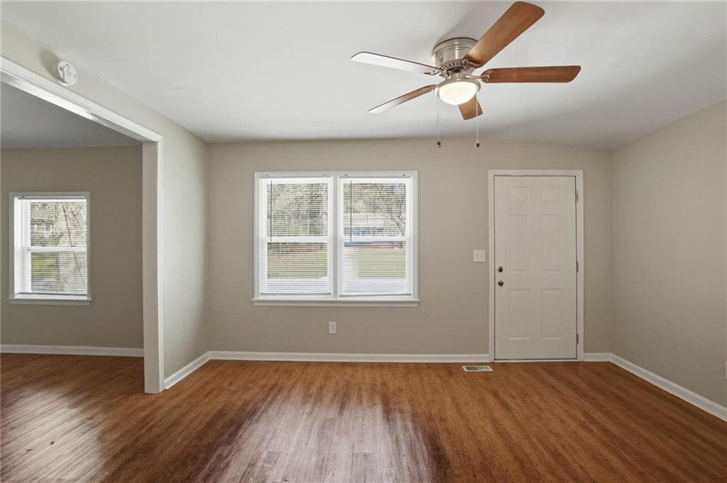 3 bedroom, 2 bathroom, 1,104 sq ft single family residence under contract at 1650 Bridgeport Drive, Atlanta, GA 30318 — photo 8