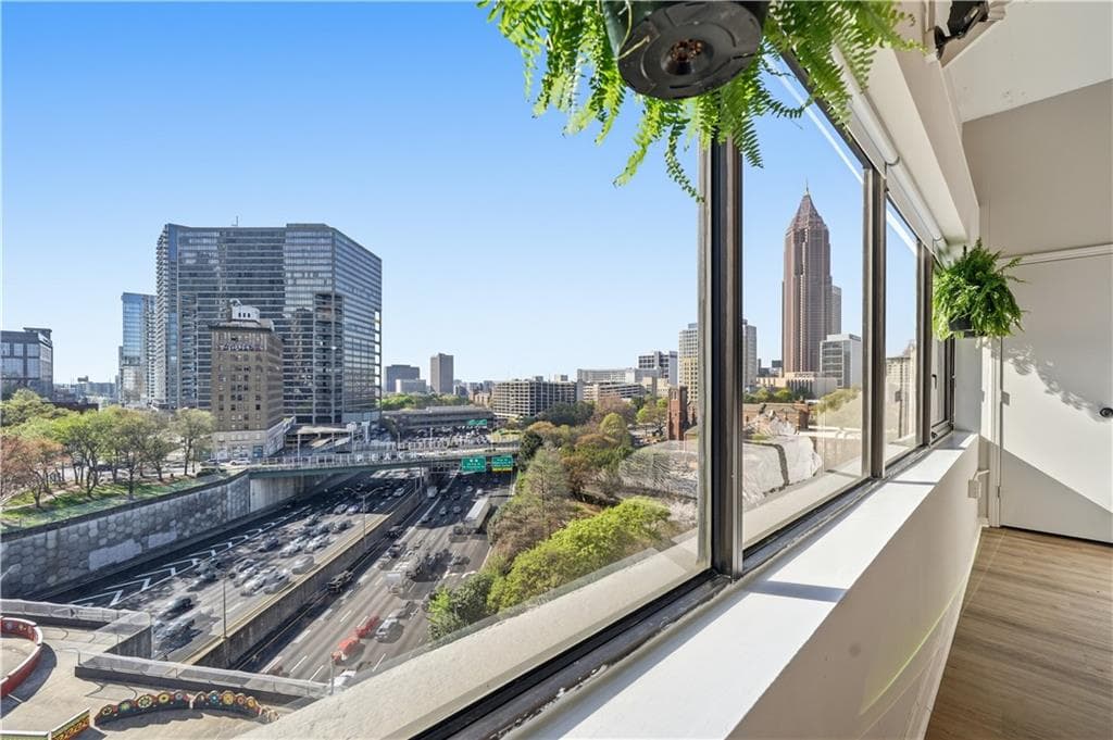 1 bedroom, 1 bathroom, 520 sq ft condominium for sale at 120 Ralph Mcgill Boulevard 903, Atlanta, GA 30308 — photo 2