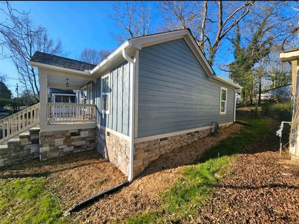 2 bedroom, 1 bathroom, 907 sq ft single family residence for rent at 7 N Annie Street, Newnan, GA 30263 for $1,475 a month — photo 2