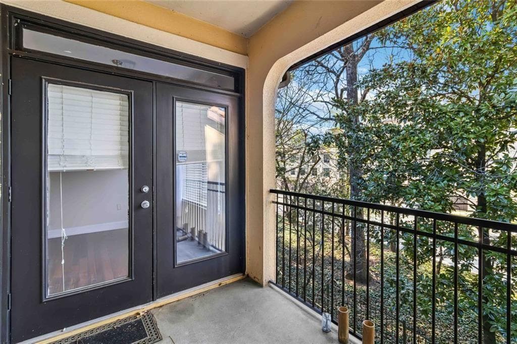 3 bedroom, 2 bathroom, 1,402 sq ft condominium for sale at 3777 Peachtree Road 533, Brookhaven, GA 30319 — photo 8