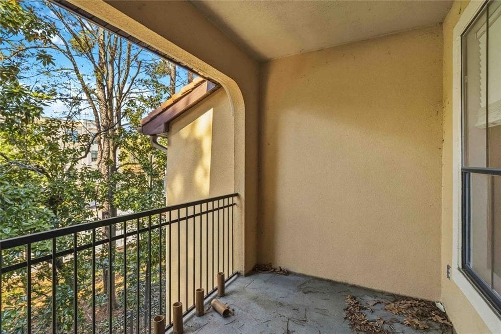 3 bedroom, 2 bathroom, 1,402 sq ft condominium for sale at 3777 Peachtree Road 533, Brookhaven, GA 30319 — photo 7