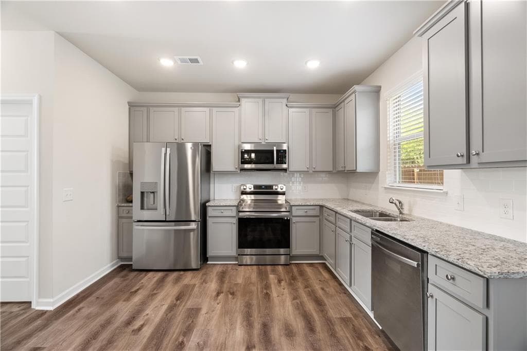 4 bedroom, 3 bathroom, 2,212 sq ft single family residence under contract at 113 Mcginnis Circle, Calhoun, GA 30701 — photo 6