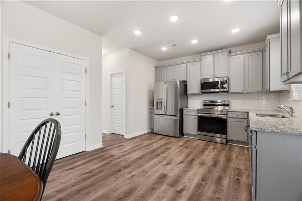 4 bedroom, 3 bathroom, 2,212 sq ft single family residence under contract at 113 Mcginnis Circle, Calhoun, GA 30701 — photo 8