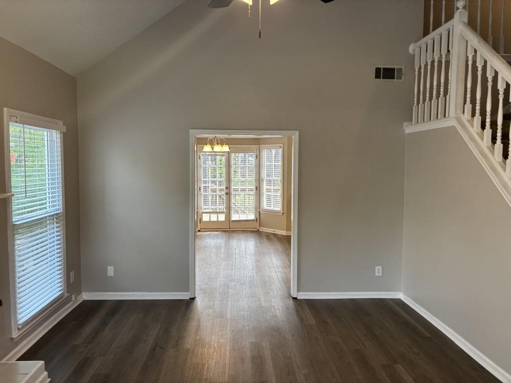 4 bedroom, 3 bathroom, 2,713 sq ft single family residence under contract at 4390 Pinewalk Drive, Alpharetta, GA 30022 — photo 4