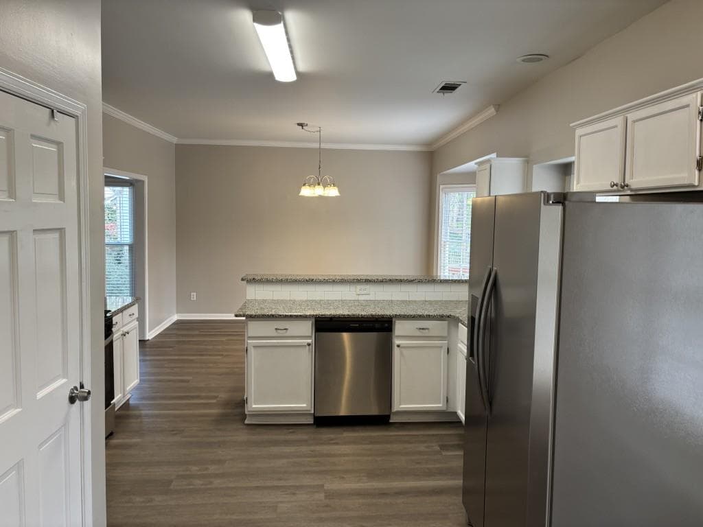 4 bedroom, 3 bathroom, 2,713 sq ft single family residence under contract at 4390 Pinewalk Drive, Alpharetta, GA 30022 — photo 7