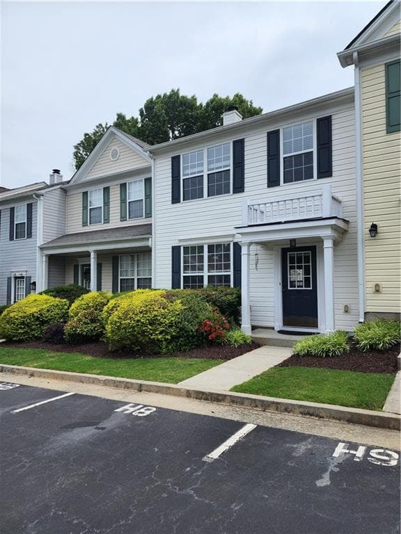 3 bedroom, 3 bathroom, 1,370 sq ft townhouse for sale at 10900 Wittenridge Drive H8, Alpharetta, GA 30022 — photo 2