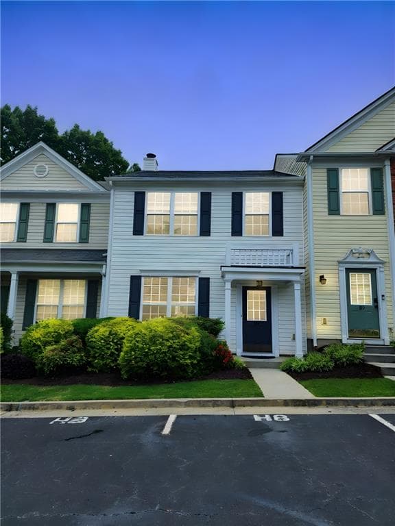 3 bedroom, 3 bathroom, 1,370 sq ft townhouse for sale at 10900 Wittenridge Drive H8, Alpharetta, GA 30022