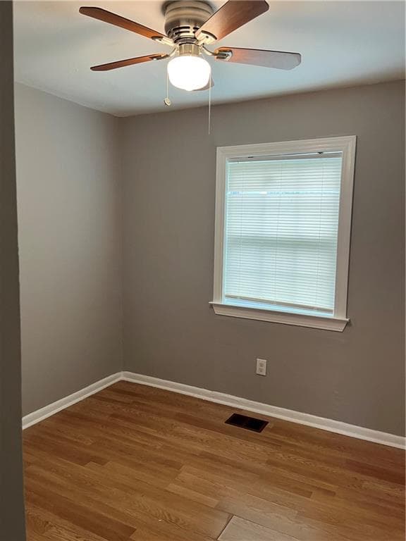3 bedroom, 1 bathroom, 816 sq ft single family residence under contract at 2900 Delray Drive, Atlanta, GA 30318 — photo 6