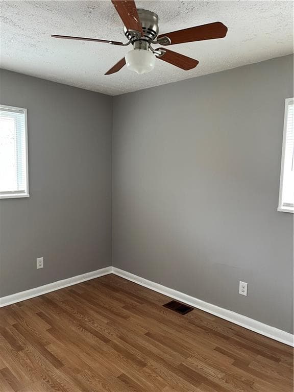 3 bedroom, 1 bathroom, 816 sq ft single family residence under contract at 2900 Delray Drive, Atlanta, GA 30318 — photo 7