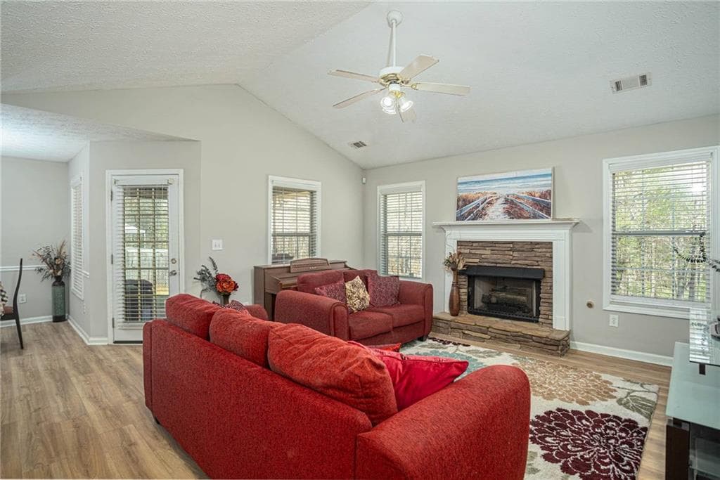 3 bedroom, 2 bathroom, 1,568 sq ft single family residence for sale at 170 Belmont Circle, Covington, GA 30016 — photo 2