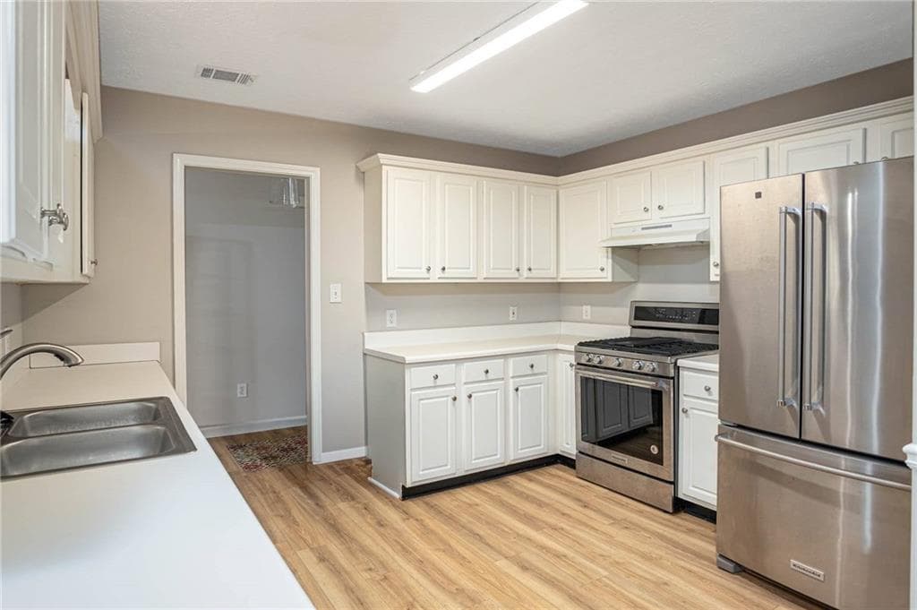 3 bedroom, 2 bathroom, 1,568 sq ft single family residence for sale at 170 Belmont Circle, Covington, GA 30016 — photo 4