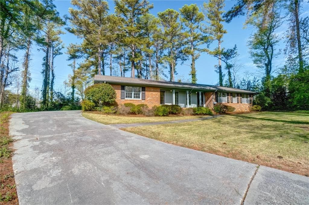 3 bedroom, 2 bathroom, 1,626 sq ft single family residence for sale at 797 Kiowa Drive, Marietta, GA 30060 — photo 3