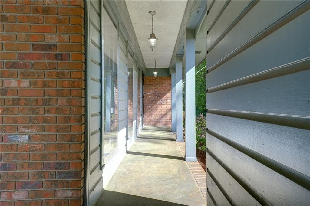3 bedroom, 2 bathroom, 1,626 sq ft single family residence for sale at 797 Kiowa Drive, Marietta, GA 30060 — photo 5