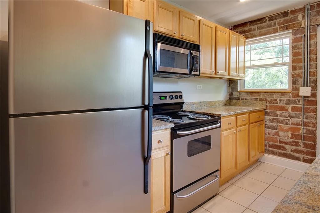 1 bedroom, 1 bathroom, 560 sq ft condominium for sale at 24 Daniel Street 14, Atlanta, GA 30312 — photo 2