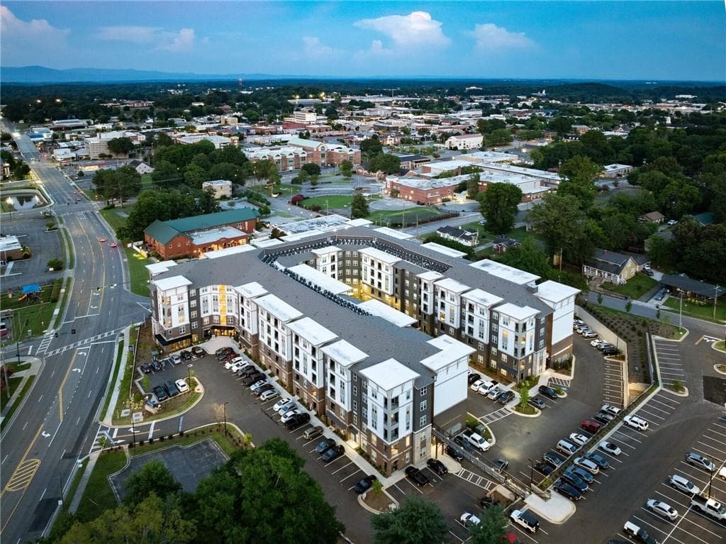 1 bedroom, 1 bathroom, 728 sq ft apartment for rent at 501 W Waugh Street A2, Dalton, GA 30720 for $1,514 a month — photo 5