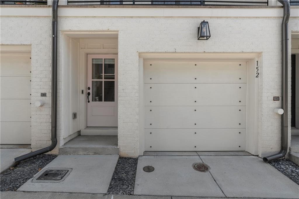 2 bedroom, 2 bathroom, 1,152 sq ft townhouse for sale at 152 Chestnut Circle, Atlanta, GA 30342 — photo 2