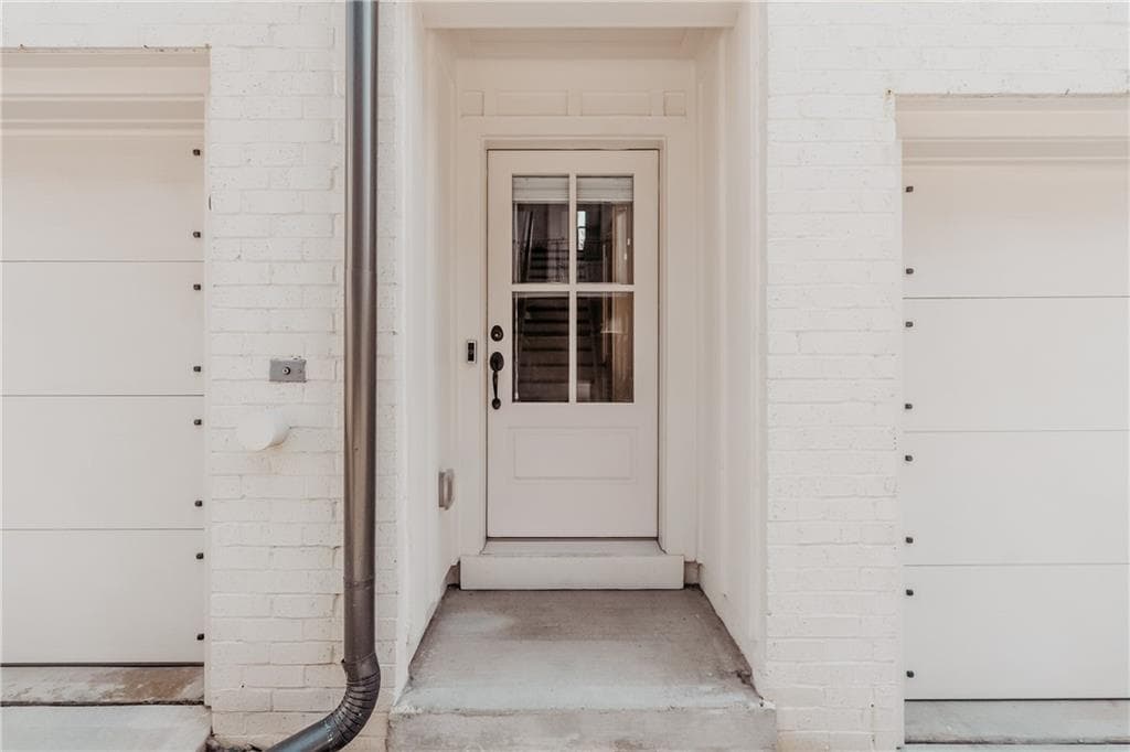 2 bedroom, 2 bathroom, 1,152 sq ft townhouse for sale at 152 Chestnut Circle, Atlanta, GA 30342 — photo 3