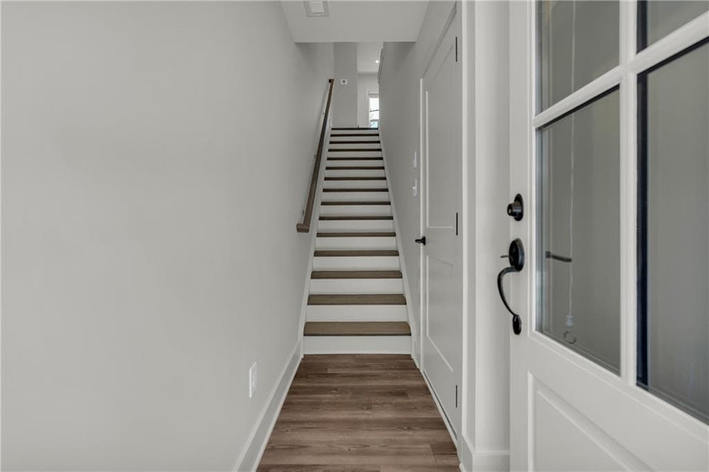 2 bedroom, 2 bathroom, 1,152 sq ft townhouse for sale at 152 Chestnut Circle, Atlanta, GA 30342 — photo 4