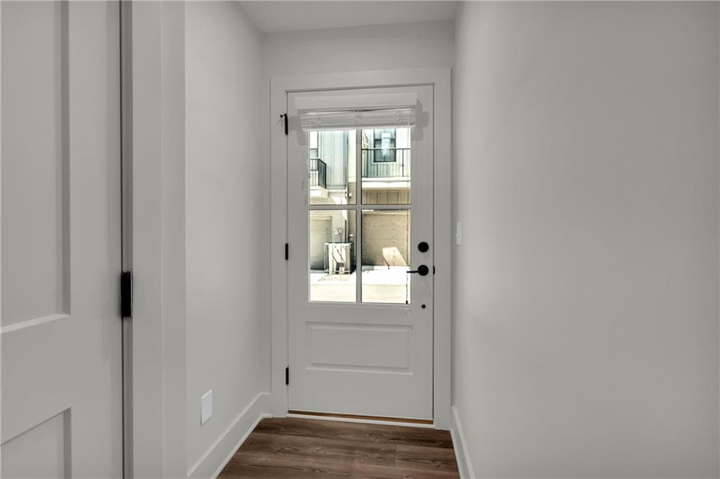 2 bedroom, 2 bathroom, 1,152 sq ft townhouse for sale at 152 Chestnut Circle, Atlanta, GA 30342 — photo 5